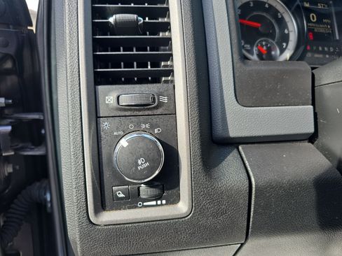 Used 2017 RAM 1500 Express image 18