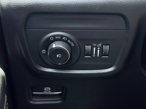 Certified 2023 Jeep Grand Cherokee Limited w/ Luxury Tech Group II AWD/4WD image 32