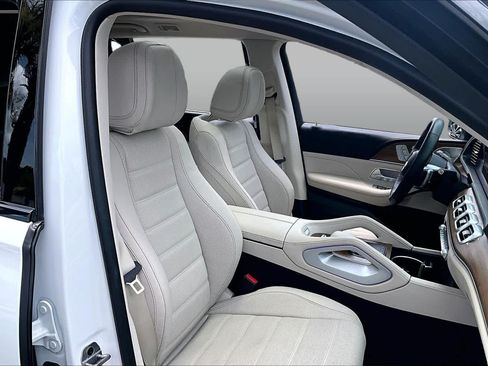 Used 2024 Mercedes-Benz GLS 450 4MATIC image 9