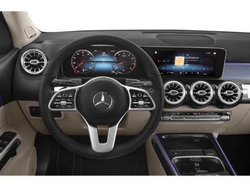 Used 2022 Mercedes-Benz GLB 250 4MATIC image 7