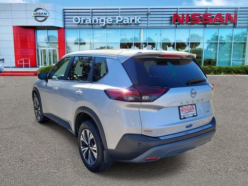 Used 2023 Nissan Rogue SV image 3