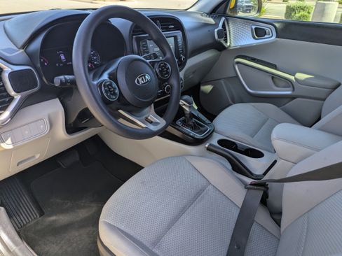 Used 2020 Kia Soul LX FWD image 24