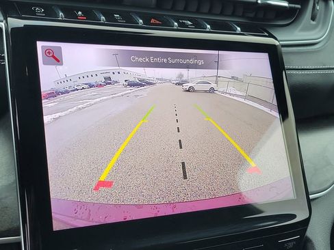 Used 2023 Jeep Grand Cherokee Limited w/ Black Appearance Package image 28