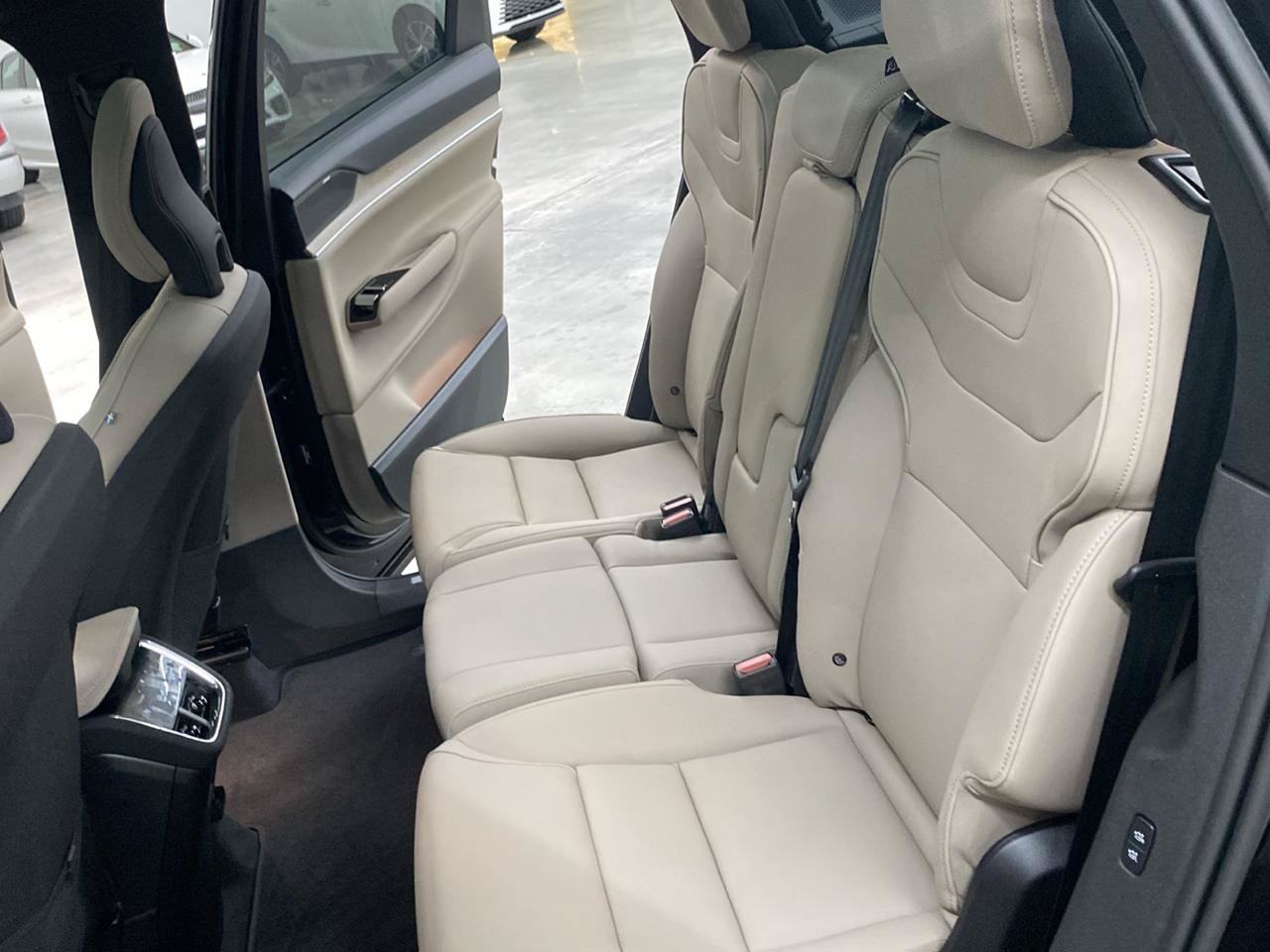 Used 2025 Volvo EX90 Ultra AWD/4WD image 15