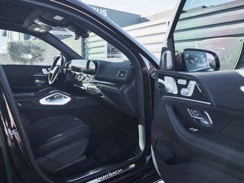 Used 2024 Mercedes-Benz Maybach GLS 600 4MATIC image 18