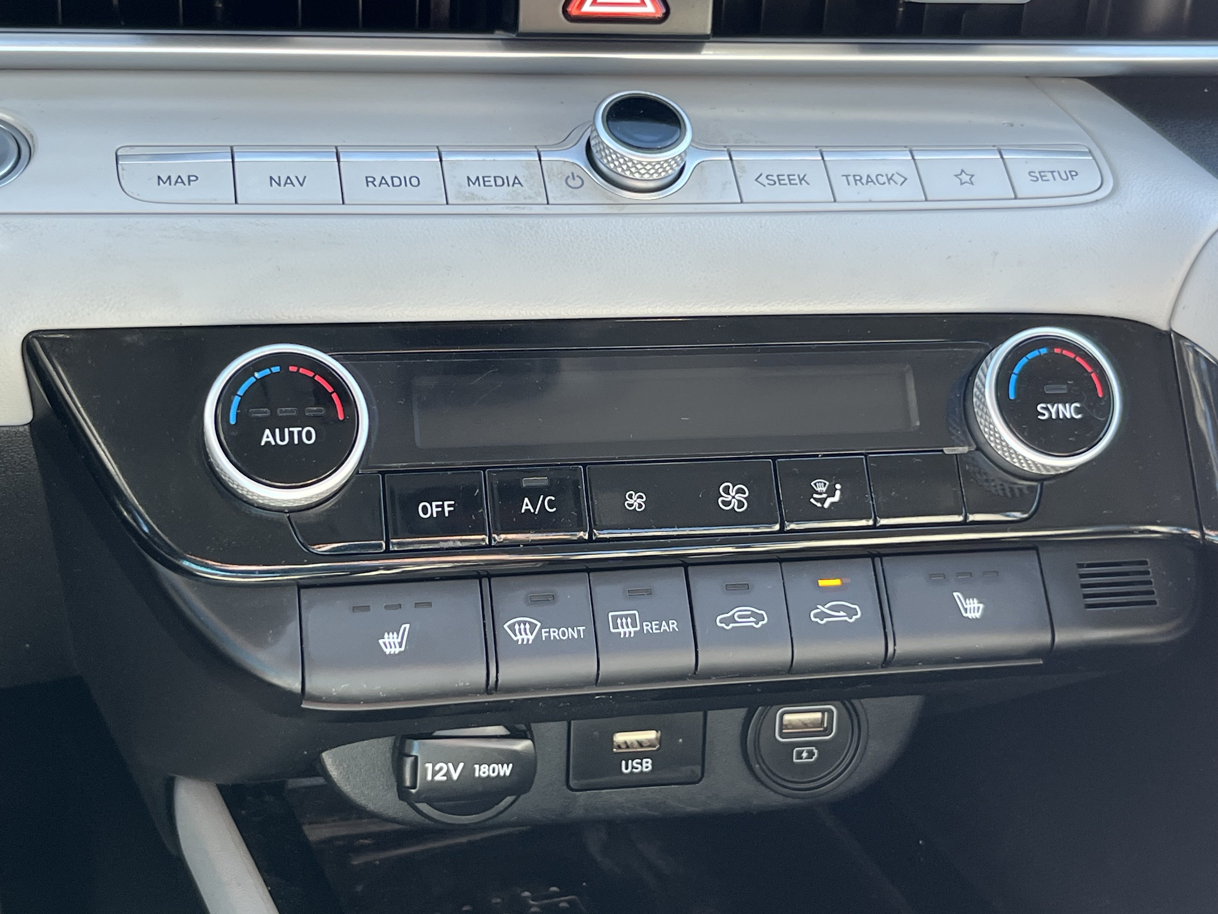 Used 2022 Hyundai Elantra Limited FWD image 30