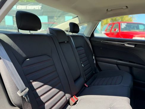 Used 2013 Ford Fusion SE FWD image 10