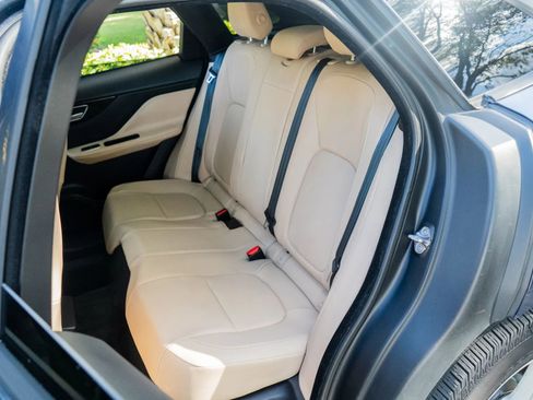 Used 2017 Jaguar F-PACE Premium image 40