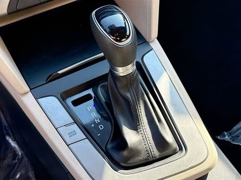 Used 2018 Hyundai Elantra SEL image 16