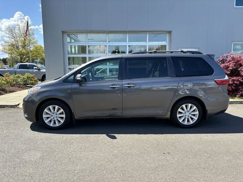 Used 2015 Toyota Sienna Limited AWD/4WD image 2