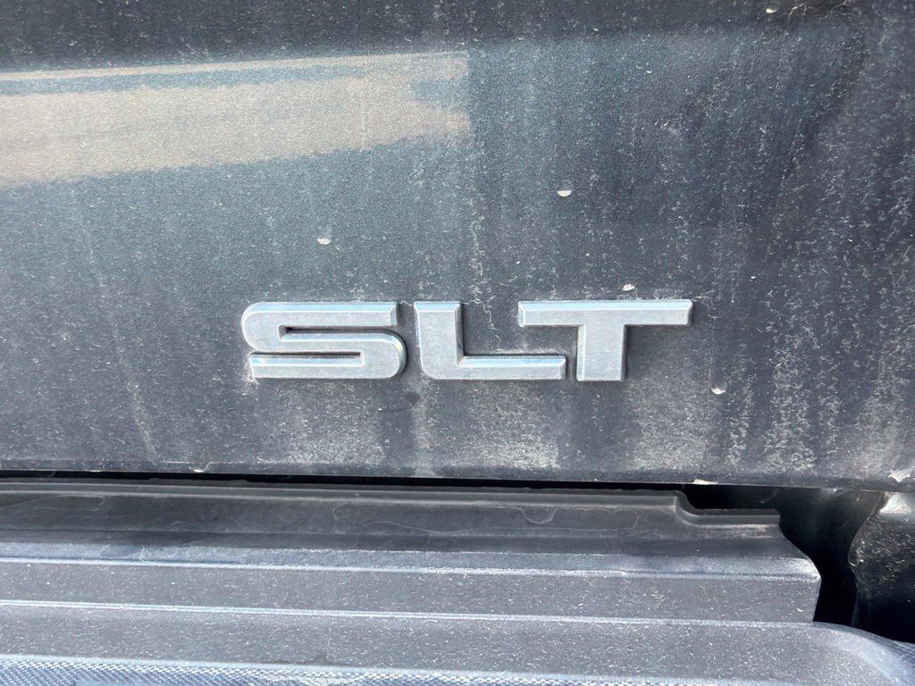 Used 2017 GMC Sierra 2500 SLT w/ Duramax Plus Package AWD/4WD image 11