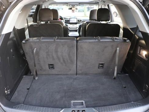 Used 2022 Ford Explorer XLT w/ Equipment Group 202A image 17