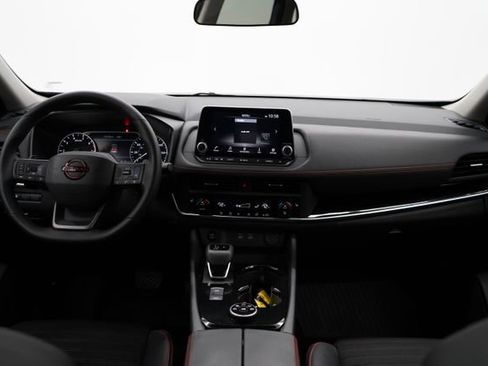 Used 2025 Nissan Rogue SV AWD/4WD image 16