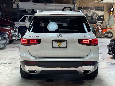 Used 2020 Mercedes-Benz GLB 250 4MATIC w/ Premium Package image 8