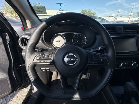 Used 2025 Nissan Versa S FWD image 13