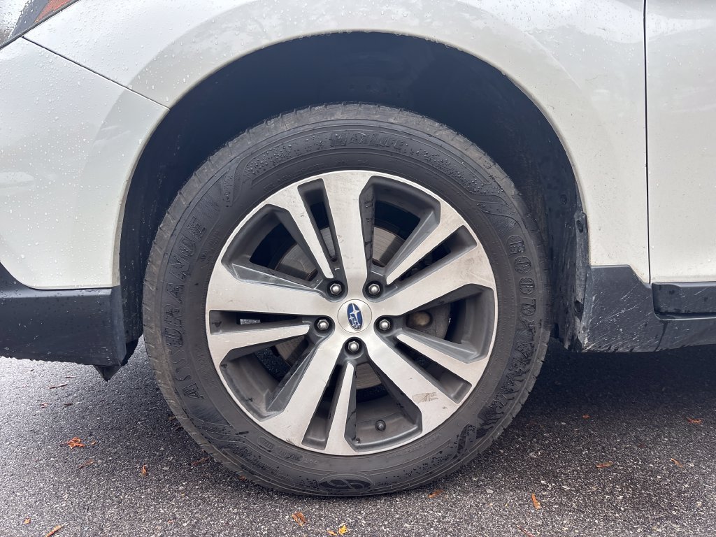 Used 2019 Subaru Outback 3.6R Limited AWD/4WD image 8