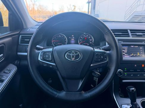 Used 2017 Toyota Camry SE image 11