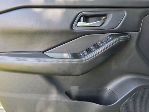 Used 2024 Nissan Rogue SV AWD/4WD image 14