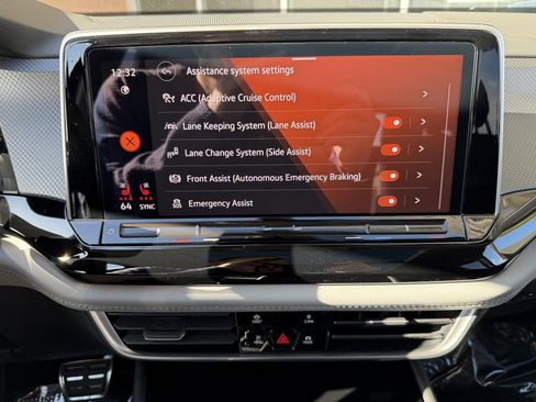 Used 2024 Volkswagen Atlas Peak Edition SE image 23