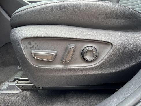 Used 2025 Toyota Highlander XSE AWD/4WD image 18