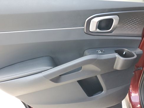 Used 2024 Kia Sorento LX image 28