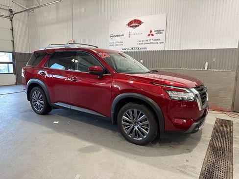 Used 2023 Nissan Pathfinder SL w/ SL Premium Package AWD/4WD image 2