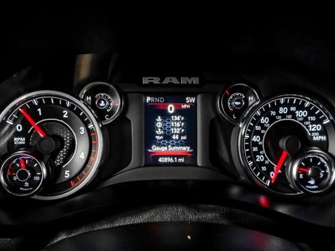 Used 2024 RAM 3500 Big Horn w/ Heated Seats & Wheel Group AWD/4WD image 19