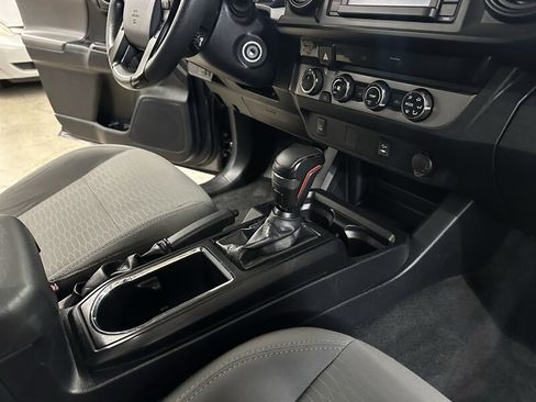 Used 2018 Toyota Tacoma SR image 22