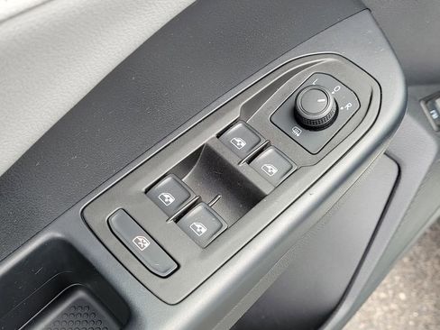 Used 2024 Volkswagen Taos SE image 19