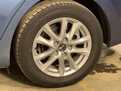 Used 2018 MAZDA MAZDA3 Sport w/ Preferred Equipment Package image 35