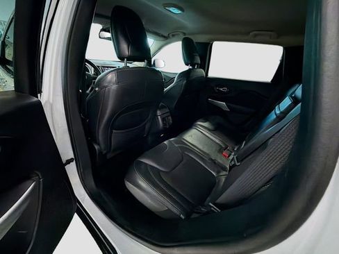 Used 2018 Jeep Cherokee Latitude Plus w/ Cold Weather Group image 22