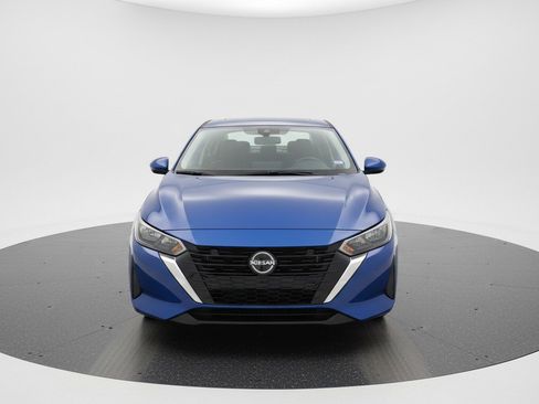 Used 2025 Nissan Sentra SV FWD image 2