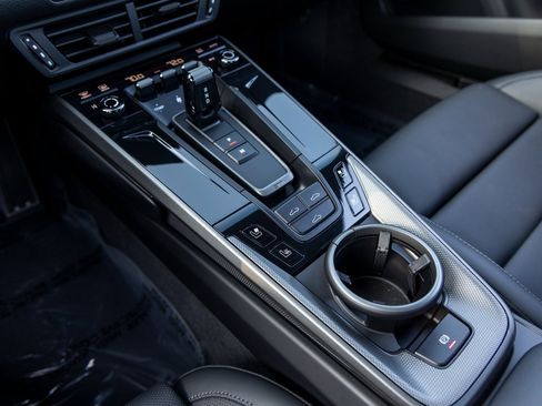 Used 2025 Porsche 911 Carrera image 39