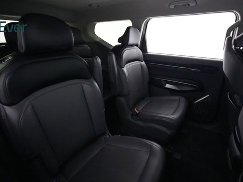 Used 2024 Kia EV9 Light Long Range RWD image 5