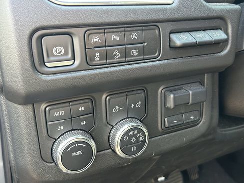 Used 2024 GMC Yukon AT4 w/ Technology Package AWD/4WD image 10