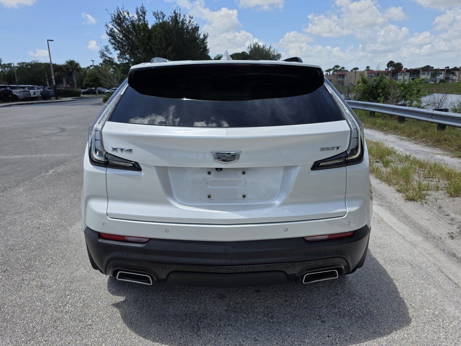 Used 2022 Cadillac XT4 Sport w/ LPO, ONYX Package FWD image 6