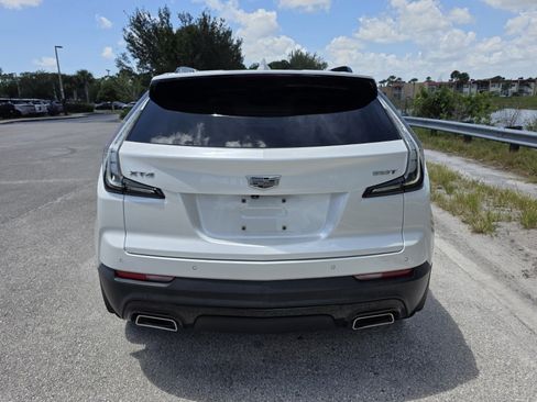 Used 2022 Cadillac XT4 Sport w/ LPO, ONYX Package FWD image 6