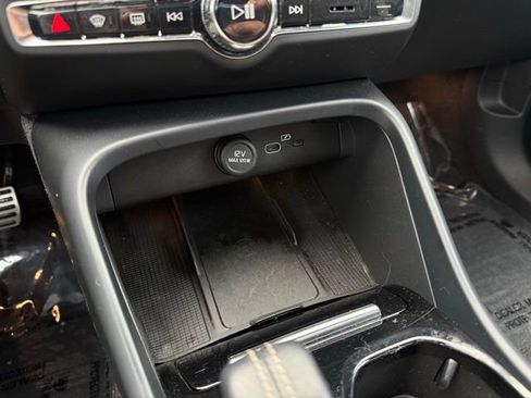 Certified 2022 Volvo XC40 P8 Recharge Ultimate image 28