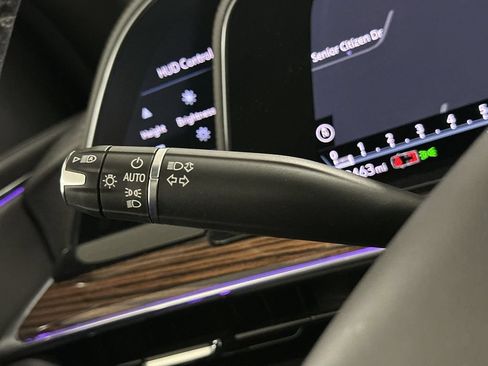 Used 2022 Cadillac Escalade Premium Luxury AWD/4WD image 68