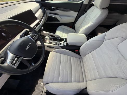 Certified 2024 Kia Telluride SX Prestige w/ Towing Package image 7