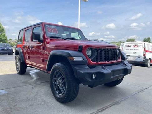 Used 2025 Jeep Wrangler Unlimited Sport AWD/4WD image 10