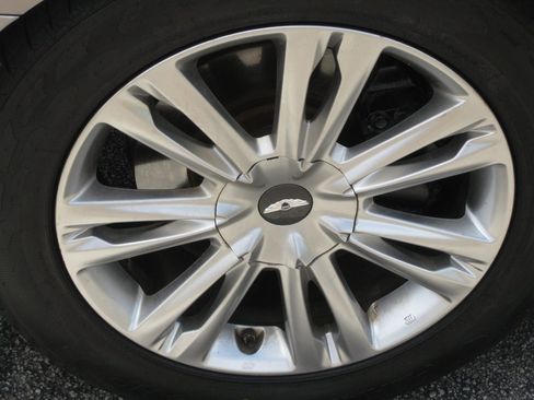 Used 2013 Hyundai Genesis 3.8 w/ Technology Pkg RWD image 9