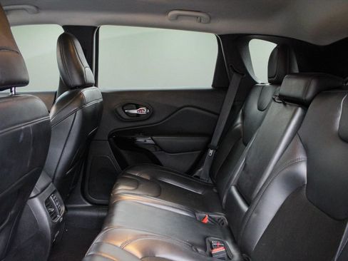 Used 2020 Jeep Cherokee Latitude Plus FWD image 26