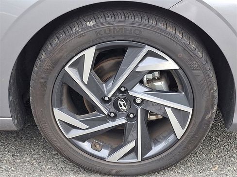 Used 2025 Hyundai Elantra SEL image 9