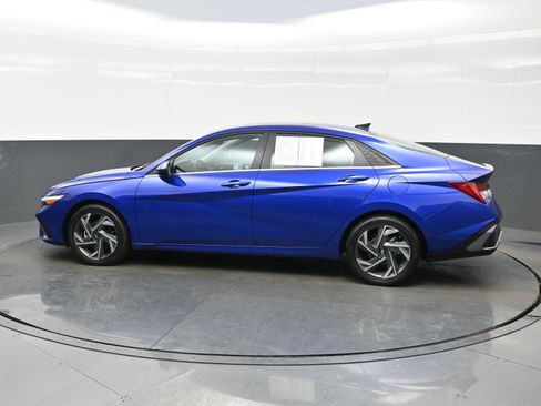 Certified 2025 Hyundai Elantra SEL image 3