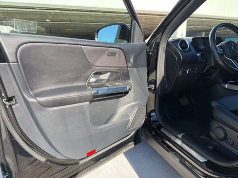 Used 2022 Mercedes-Benz GLB 250 image 6