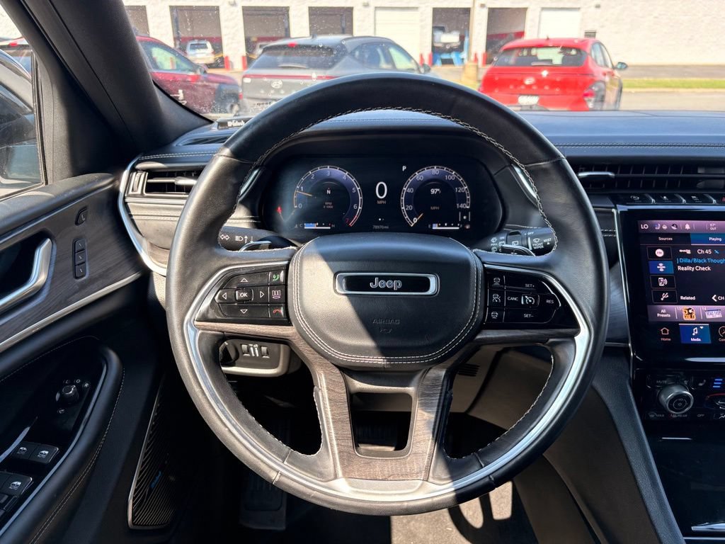Used 2021 Jeep Grand Cherokee L Overland w/ Luxury Tech Group IV AWD/4WD image 14