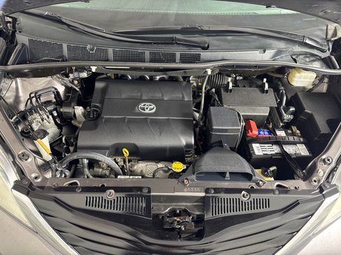 Used 2014 Toyota Sienna LE image 27