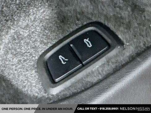 Used 2020 Chevrolet Corvette Stingray Coupe w/ 1LT RWD image 10