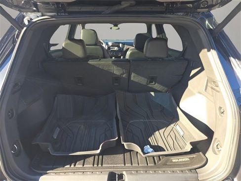 Used 2022 Chevrolet Equinox RS w/ LPO, Floor Liner Package image 26